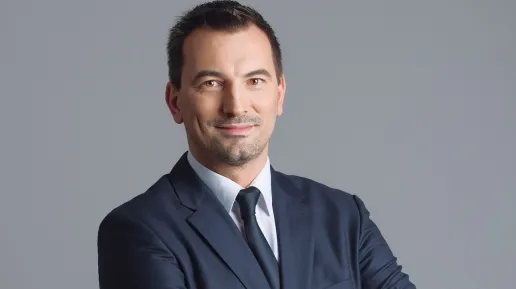 HR Contact - Szymon Kluba 1.jpg